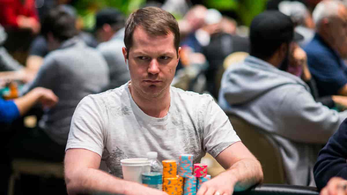 Strategi Bermain Top Pair di Pot Multi-Way