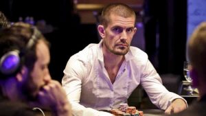 Gus Hansen Dekat dengan Gelar Pertama dalam 12 Tahun